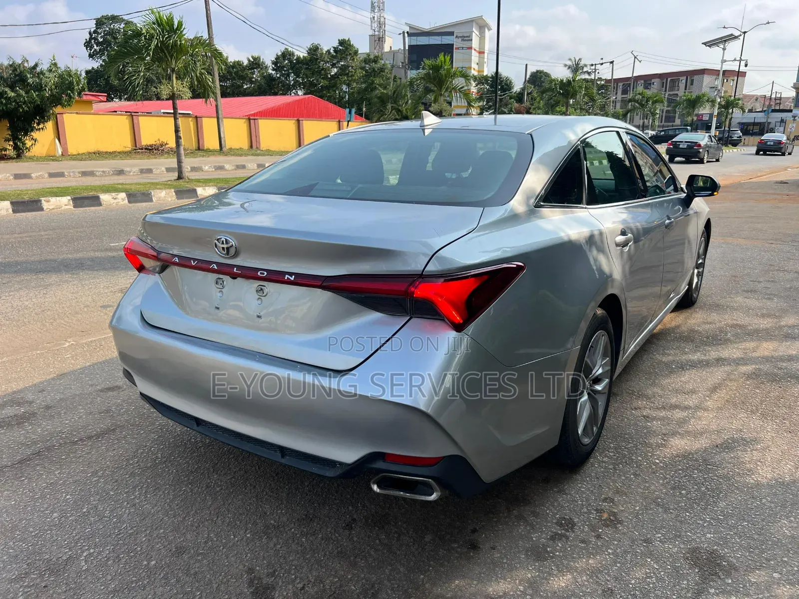 Toyota Avalon XLE 2020 Silver