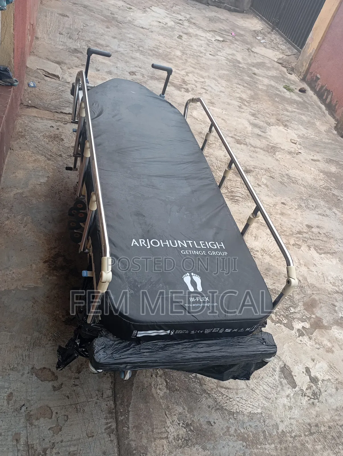 Arjohunleigh Hydraulic Patient Trolley