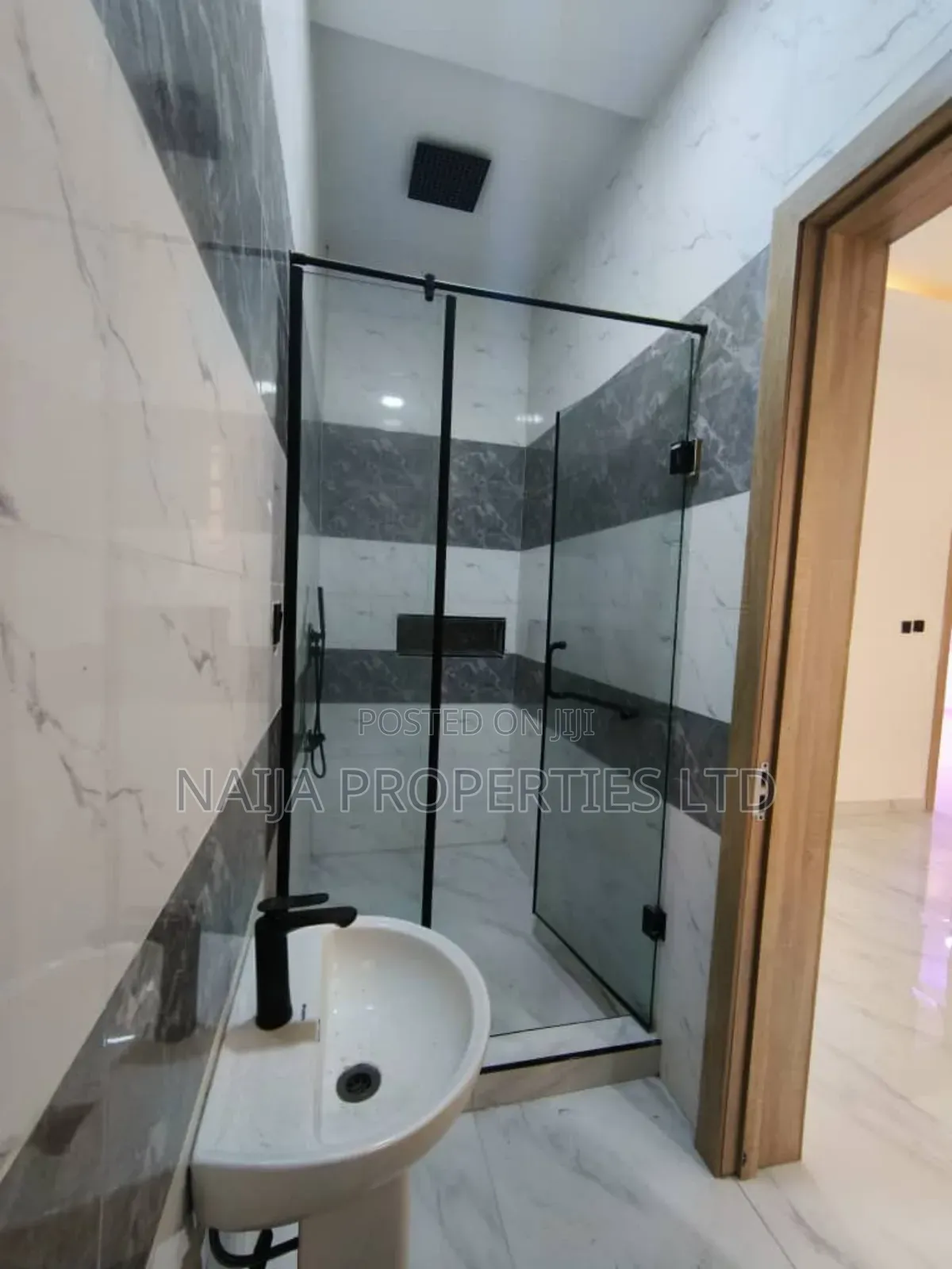 5bdrm Duplex in Chevron Tollgate, Lekki for sale
