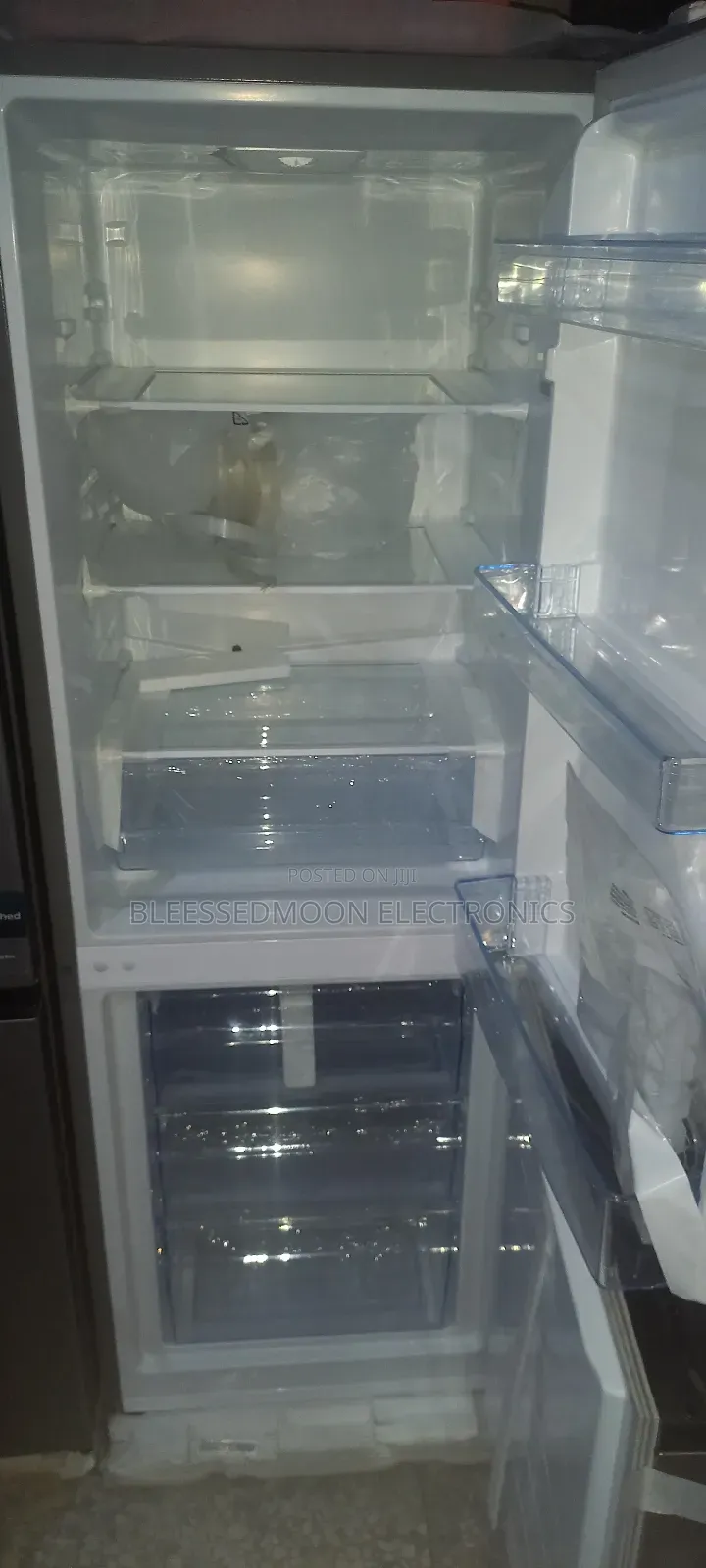 Hisense Low Voltage Standing Fridge With Down Freezer 5 Years Warranty