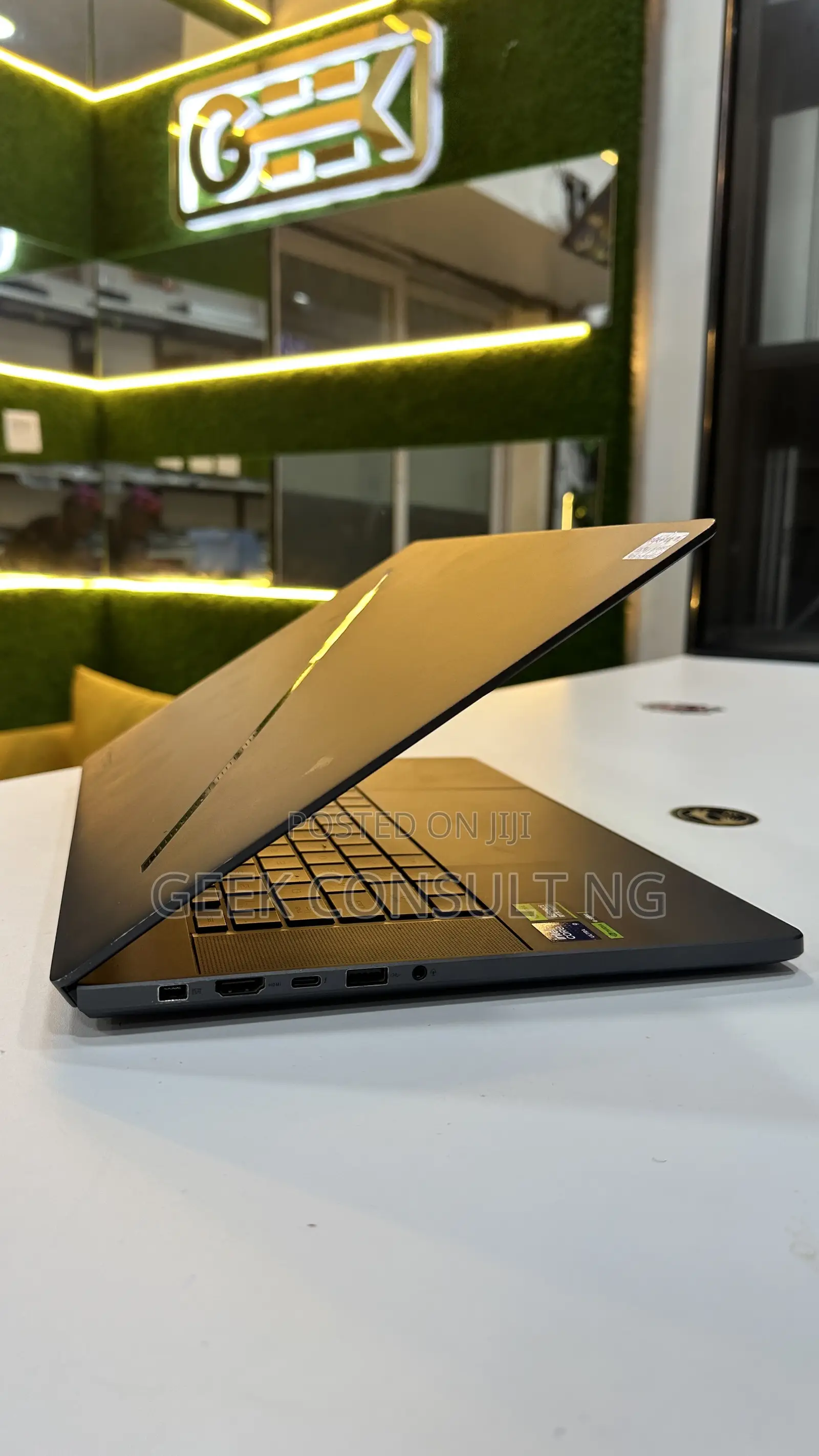 Laptop Asus ROG Zephyrus G16 16GB Intel Core Ultra 9 SSD 1T