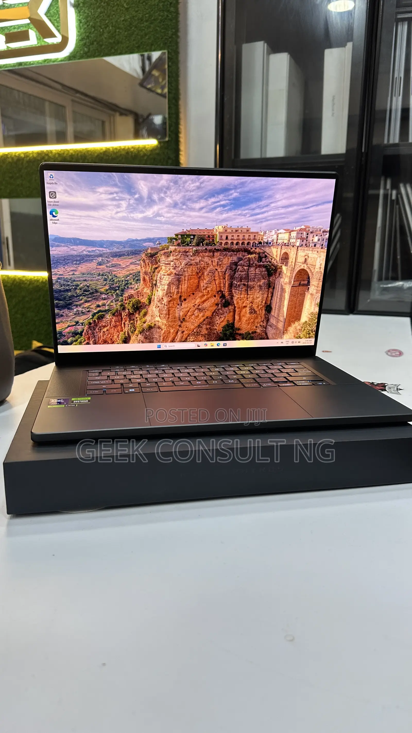 Laptop Asus ROG Zephyrus G16 16GB Intel Core Ultra 7 SSD 512GB
