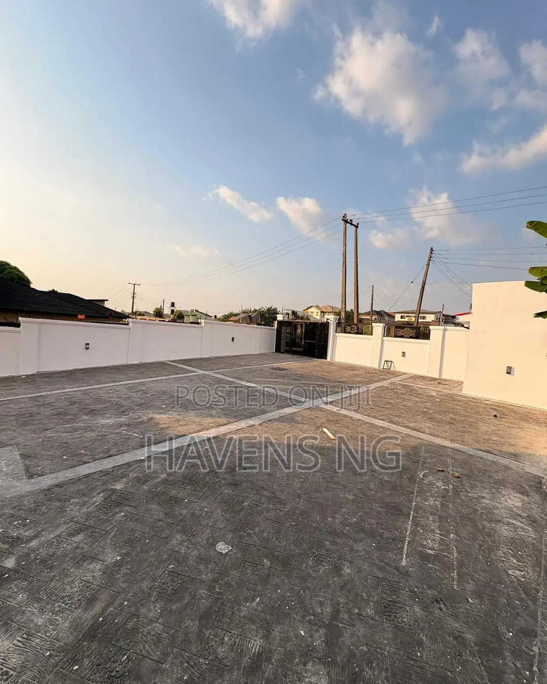 4bdrm Duplex in Palm Garden Estate for sale