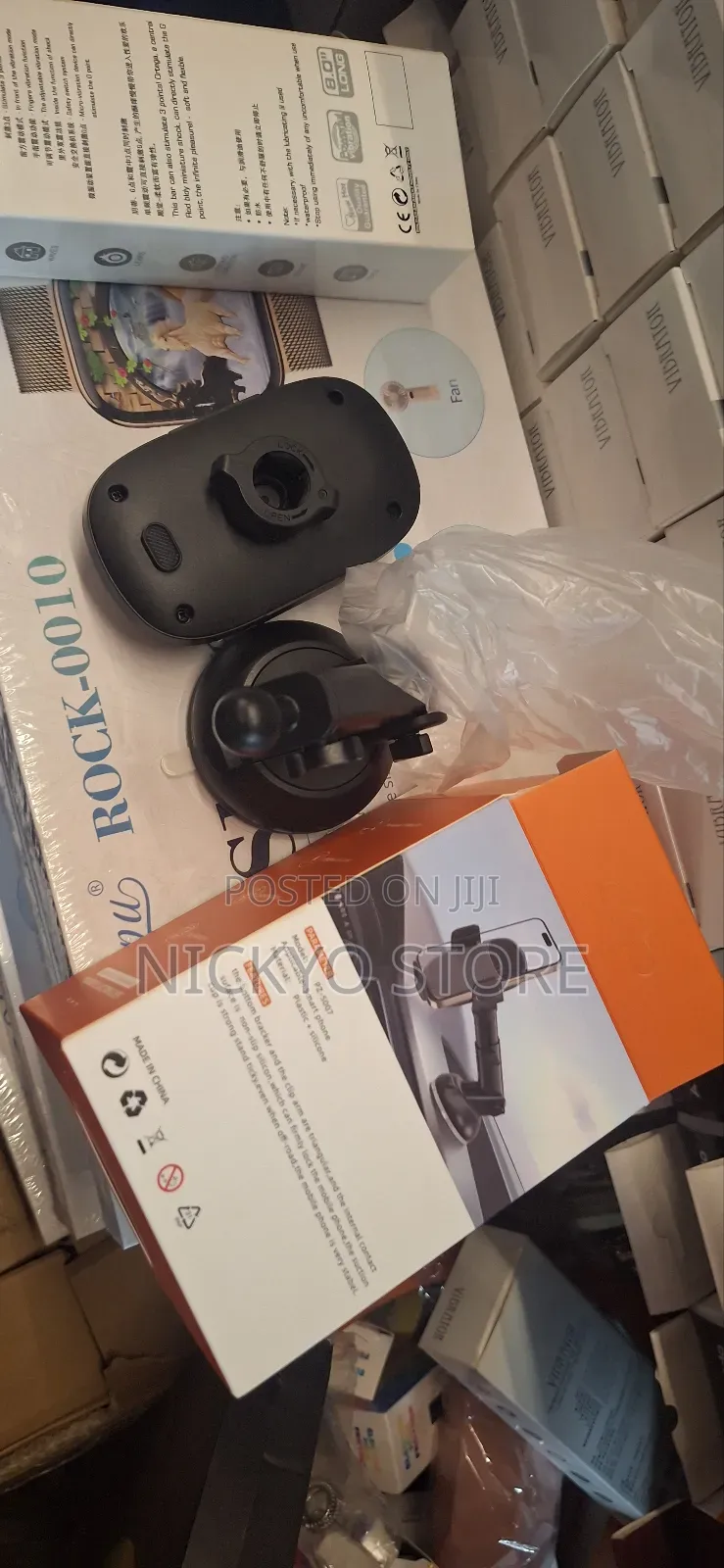 Universal Clip Car Phone Holder (Vacuum Suction Type)