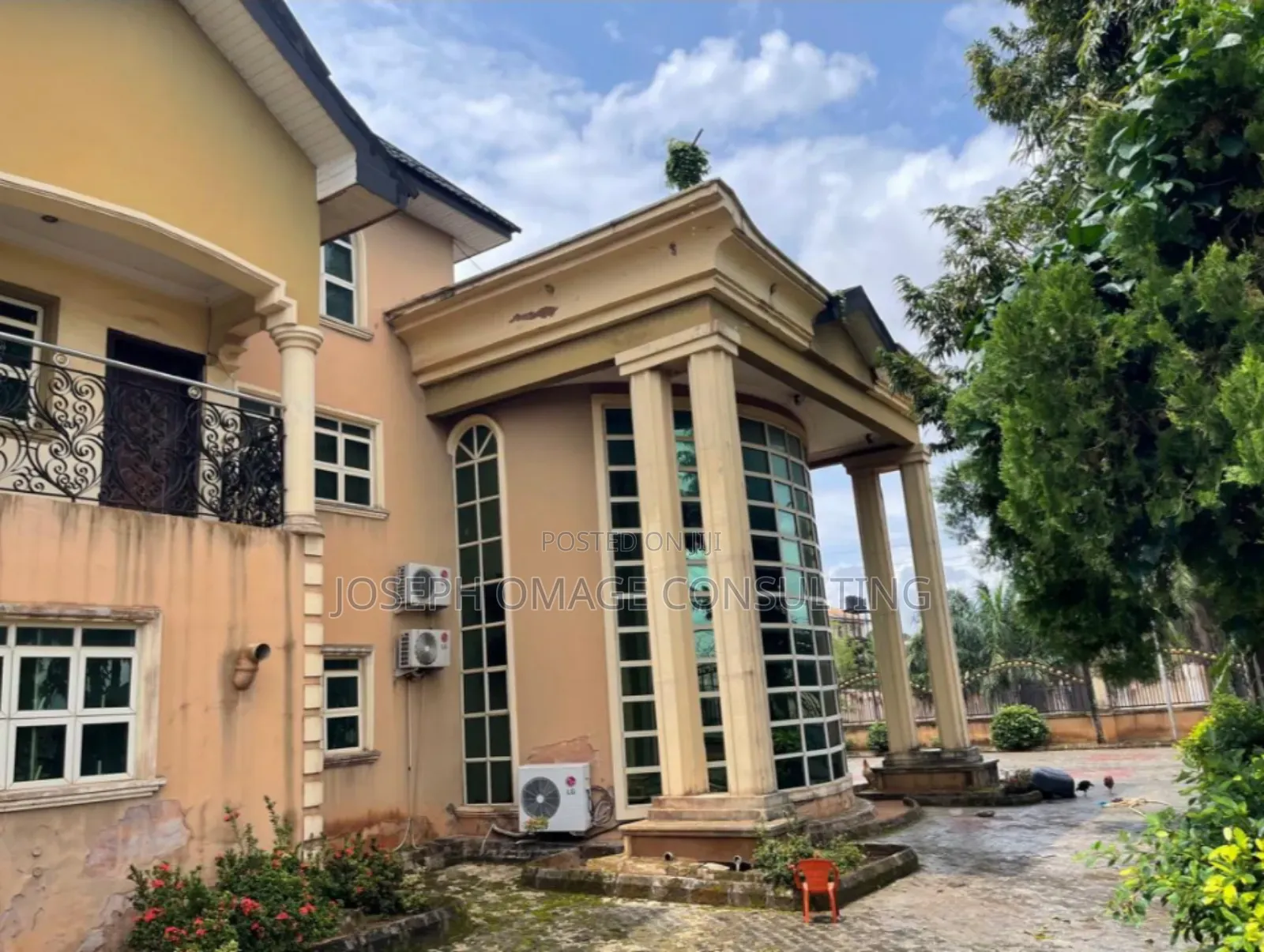 10bdrm Mansion in Gra Benin City for sale