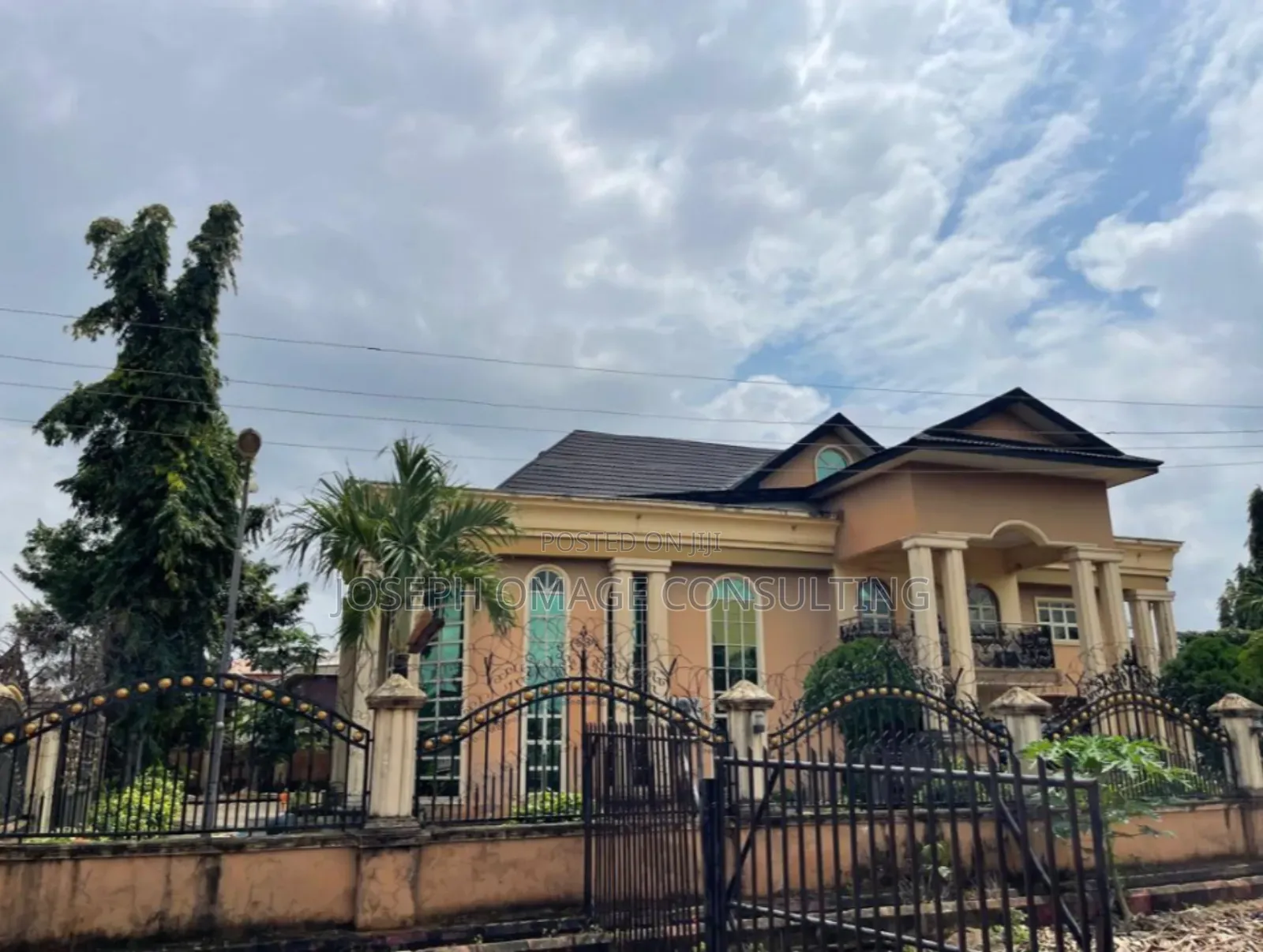 10bdrm Mansion in Gra Benin City for sale