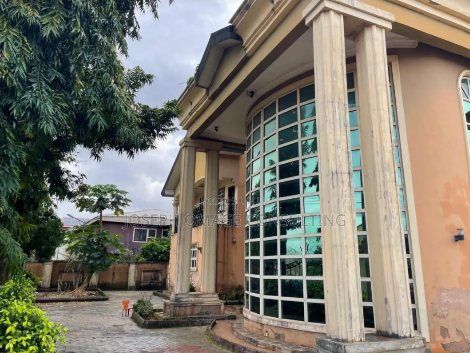 10bdrm Mansion in Gra Benin City for sale