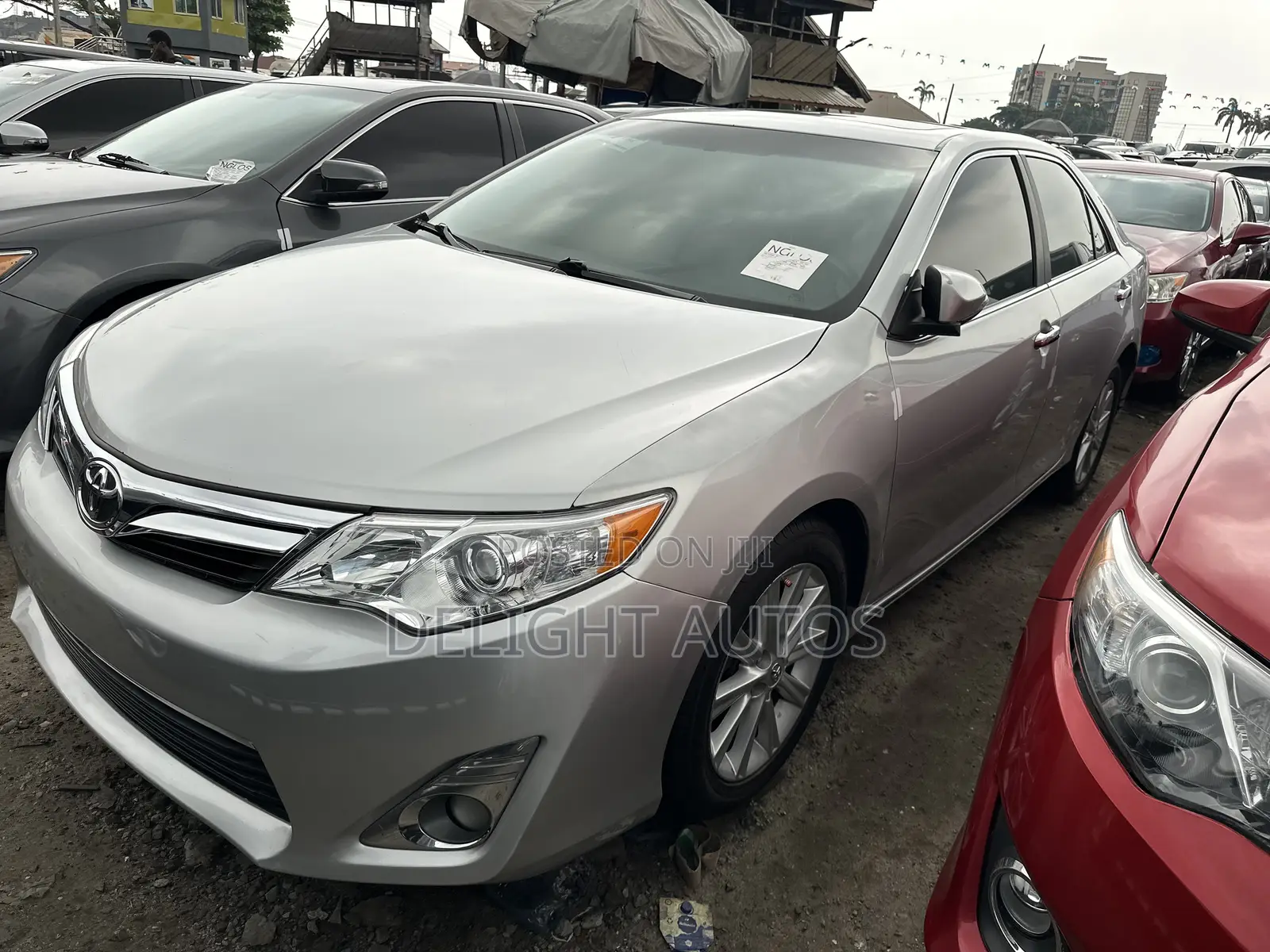 Toyota Camry XLE 4dr Sedan (3.5L 6cyl 6A) 2014 Silver
