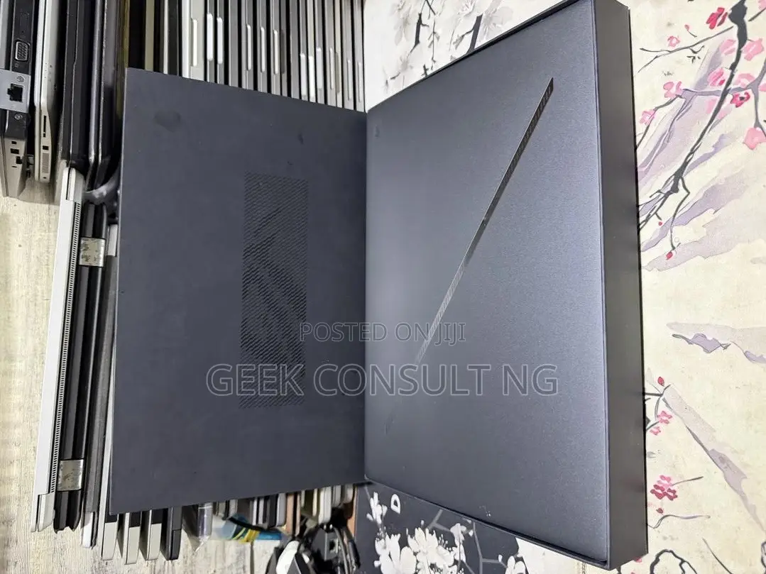 Laptop Asus ROG Zephyrus G16 16GB Intel Core Ultra 7 SSD 512GB