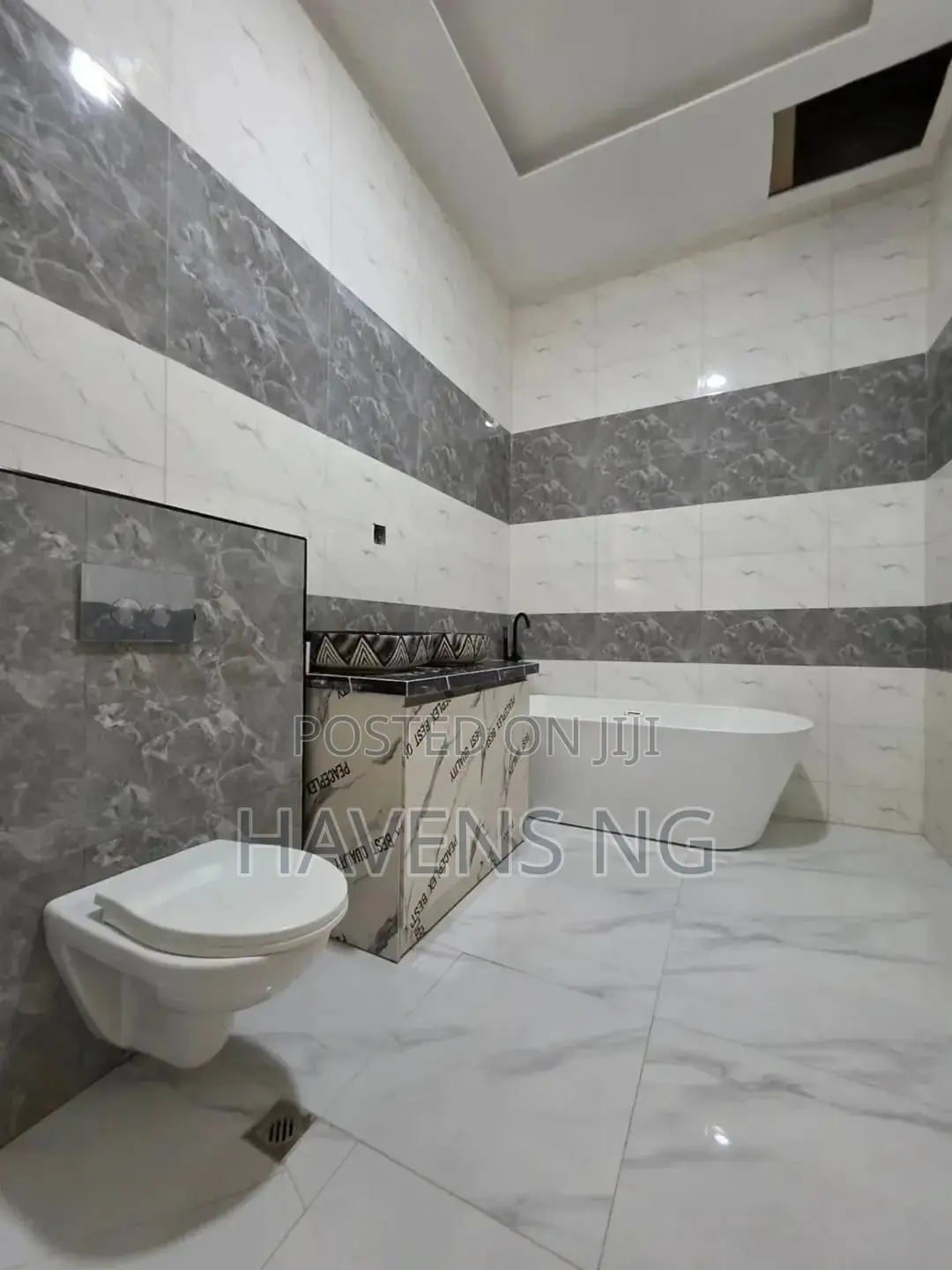 5bdrm Duplex in Lekki Phase 2 for sale