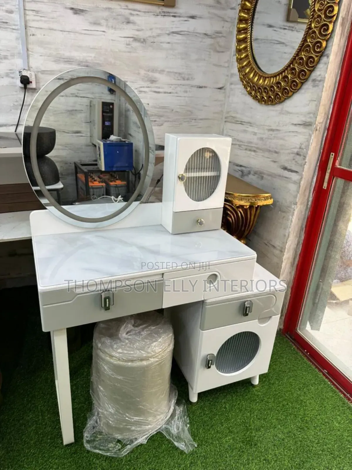 Luxury Dressing Table With Mirror and Led Light (Imported)