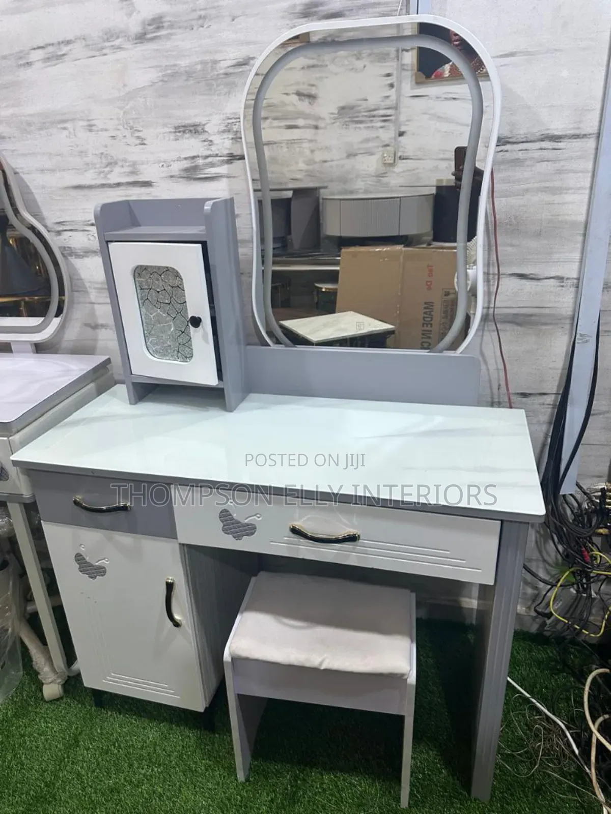 Luxury Dressing Table With Mirror and Led Light (Imported)