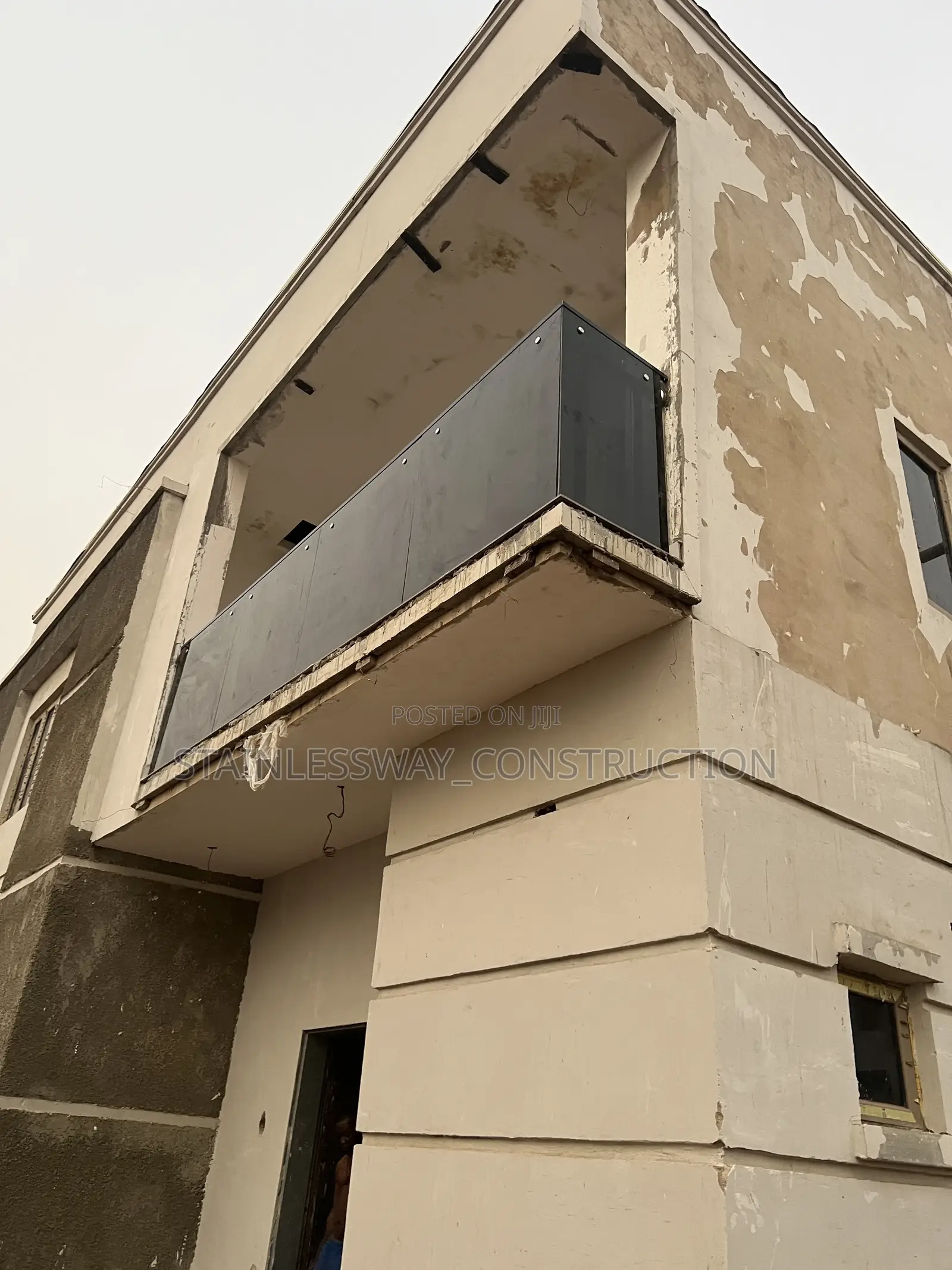 Diamondlite Glass Dark Gray Balcony Handrails