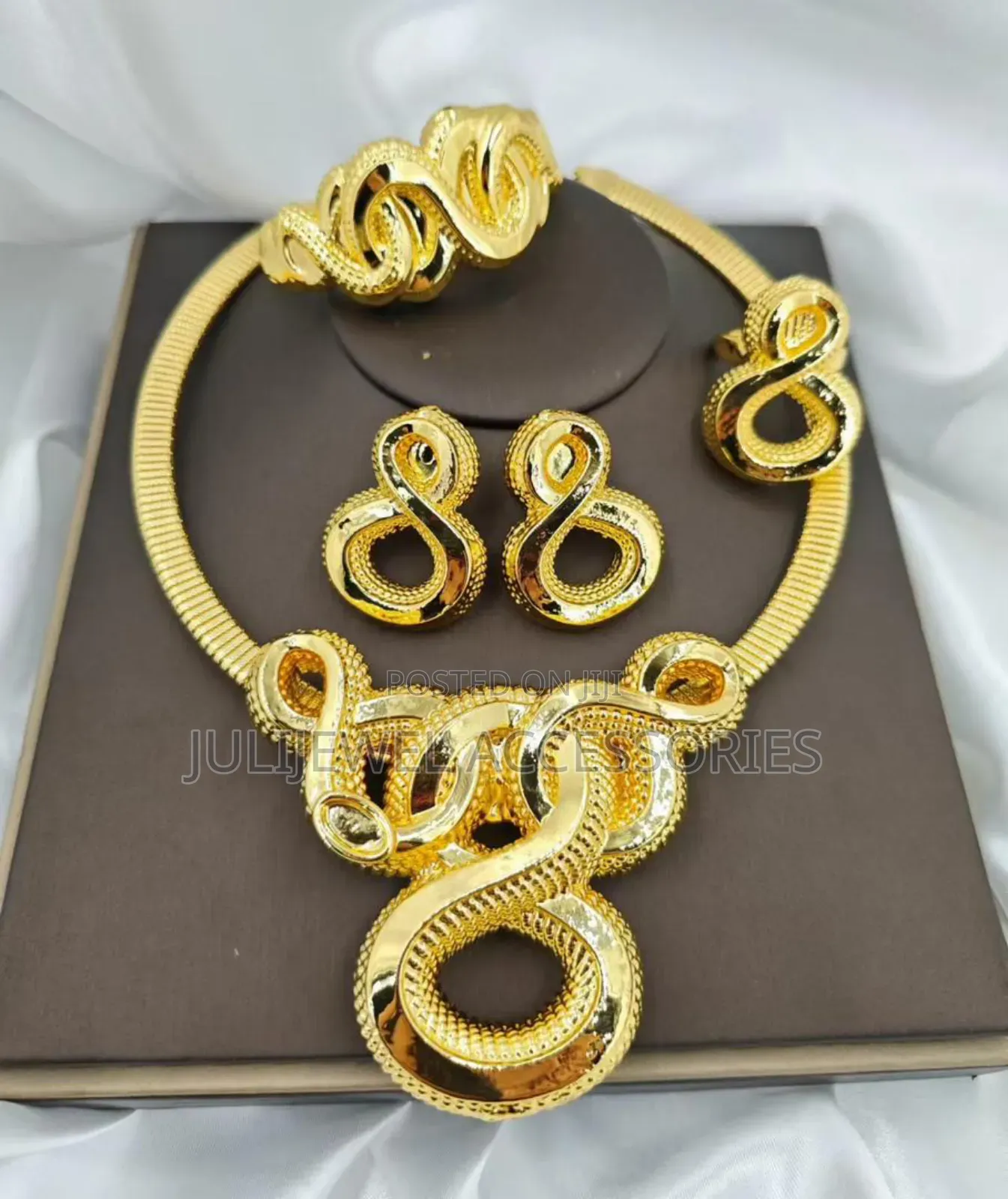 High Quality Non Tarnish Jewelry Set of 4.