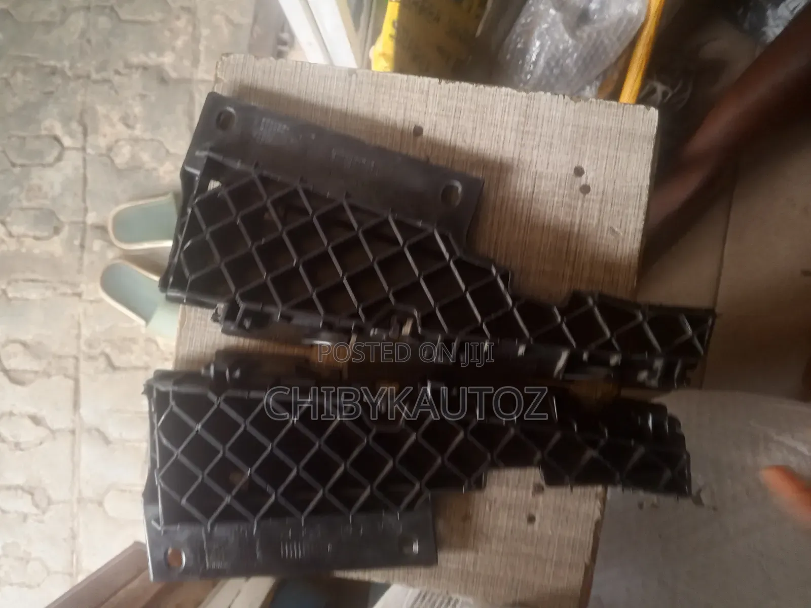 Front Grille Bracket or Hangar for GLK