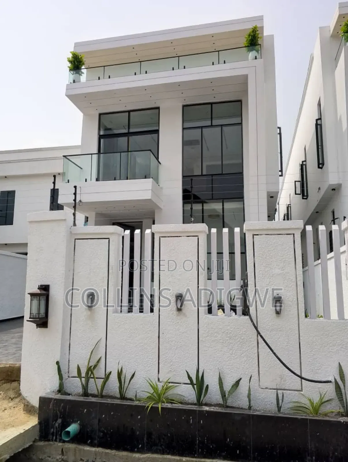 5bdrm Duplex in Lbs Sangotedo for sale