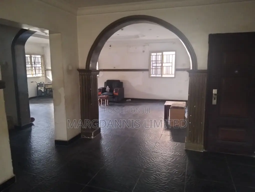 11bdrm Duplex in Lagos, Agric for sale