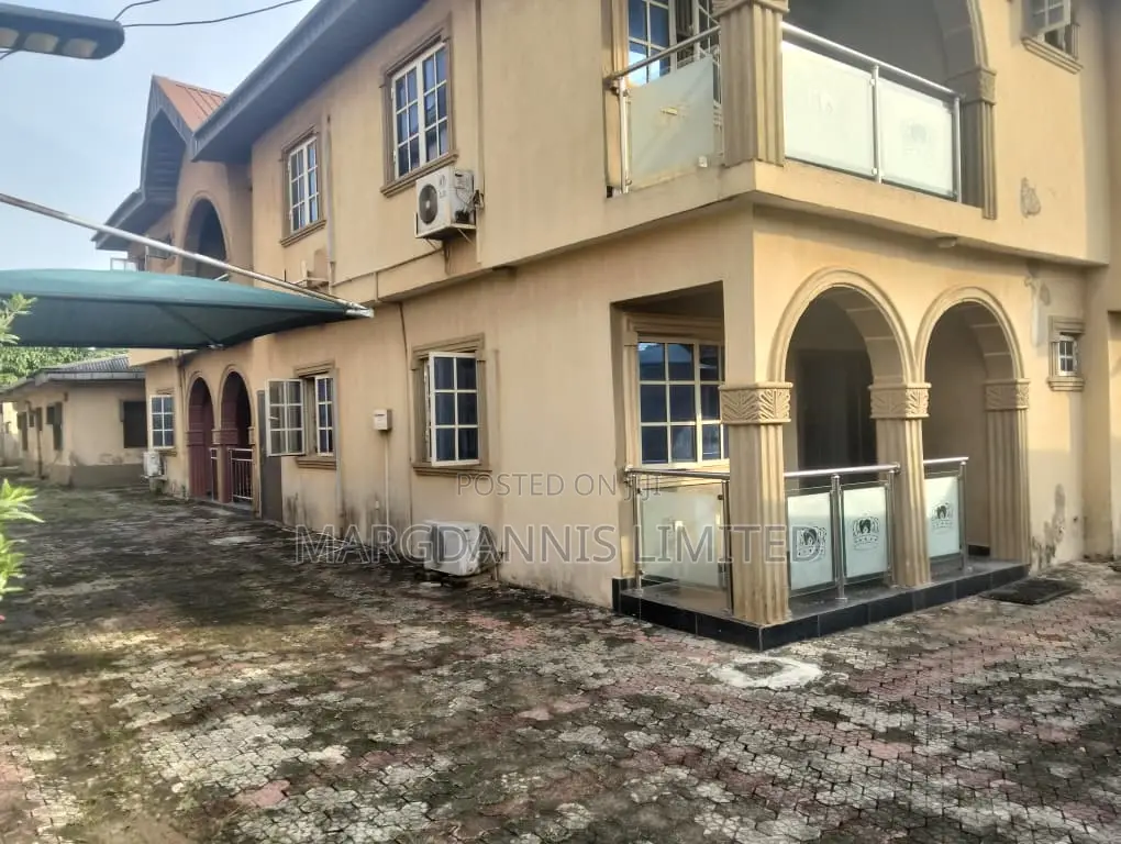 11bdrm Duplex in Lagos, Agric for sale