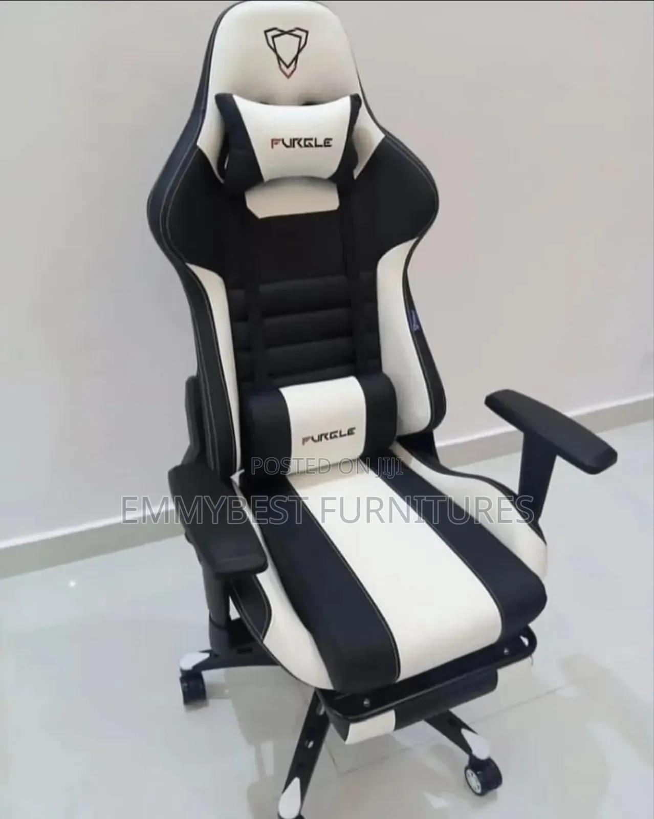 Classic Designed Swivel Chair.