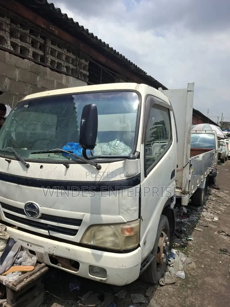 Hino Dutro 300 Series