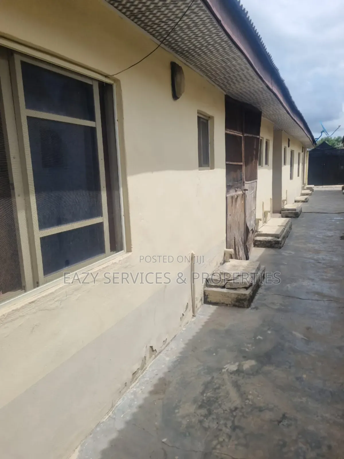 8bdrm Bungalow in Ibeju for sale