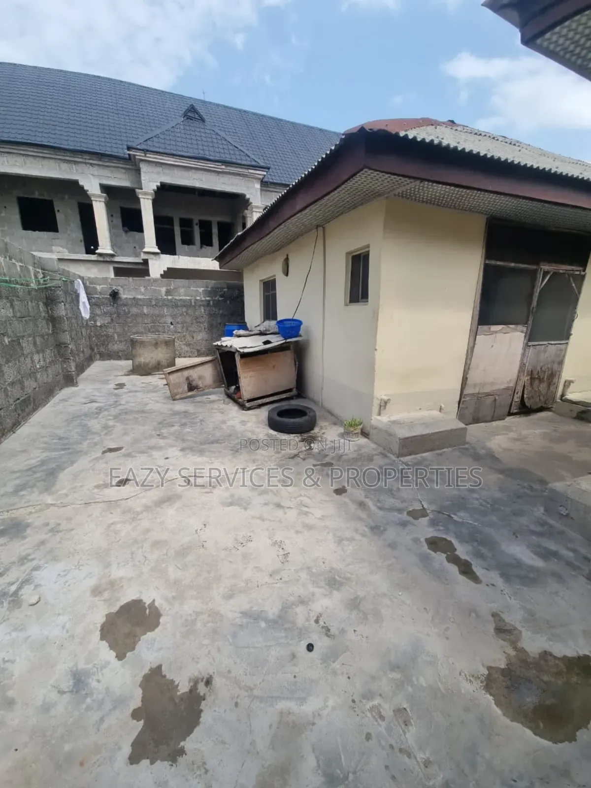 8bdrm Bungalow in Ibeju for sale