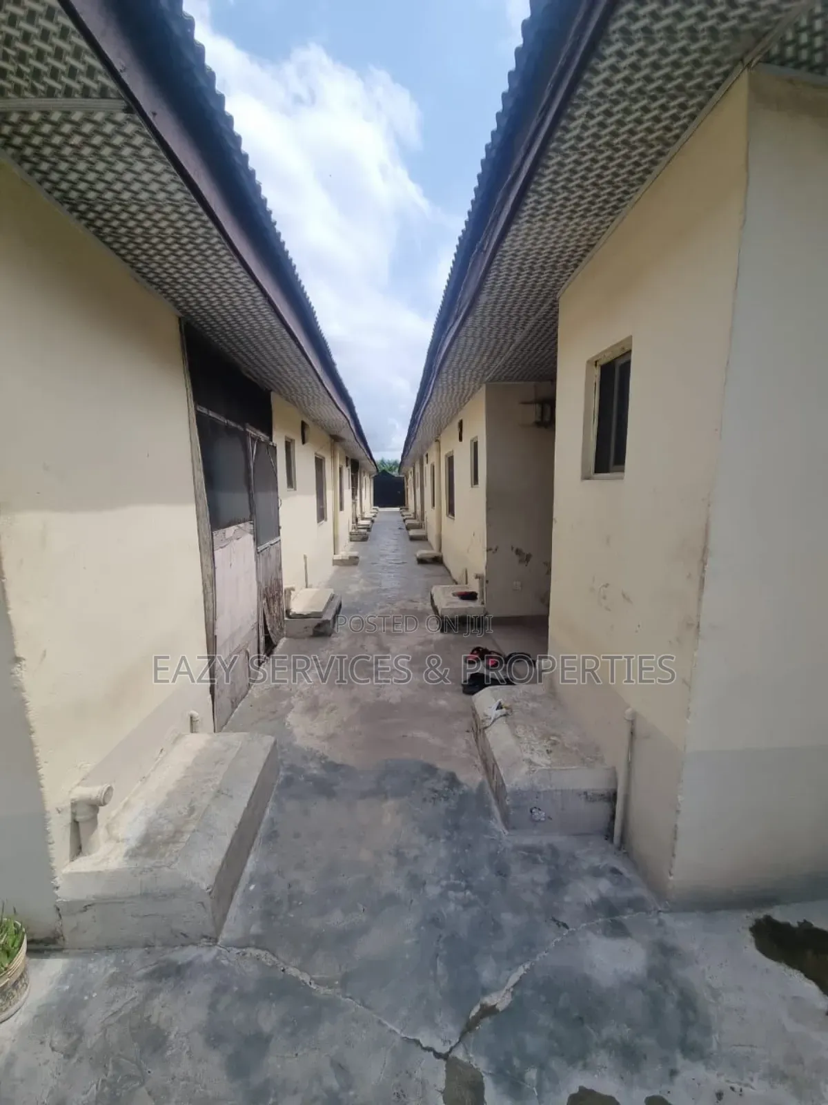 8bdrm Bungalow in Ibeju for sale