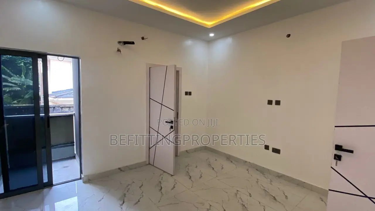 4bdrm Duplex in Ikeja for sale