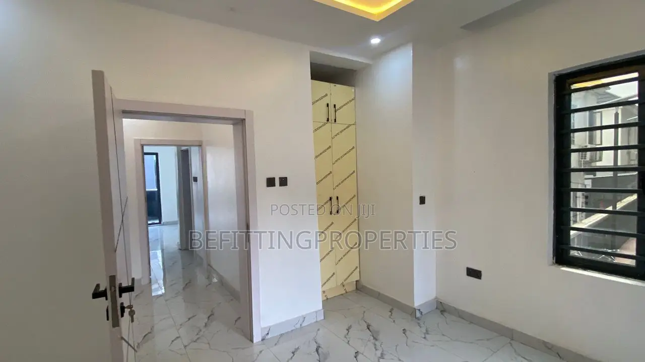 4bdrm Duplex in Ikeja for sale