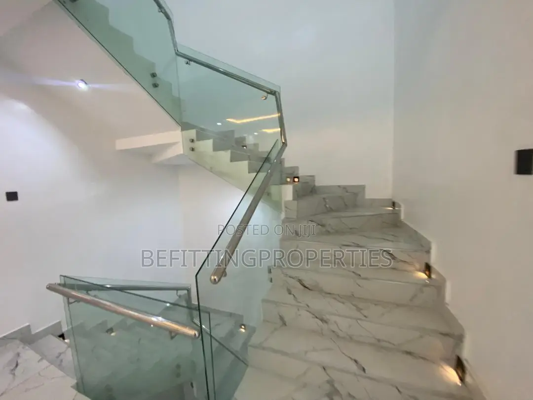 5bdrm Duplex in Ikeja for sale