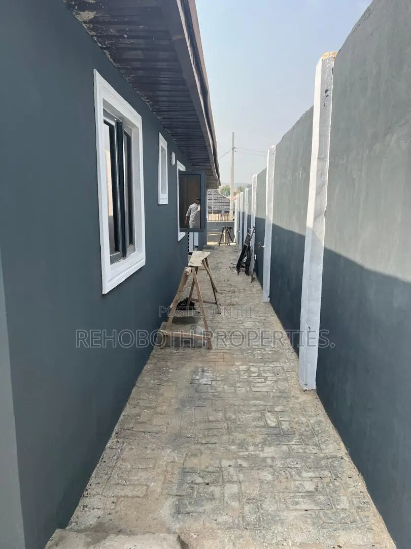 2bdrm Bungalow in Dove Estate, Akala Express for rent