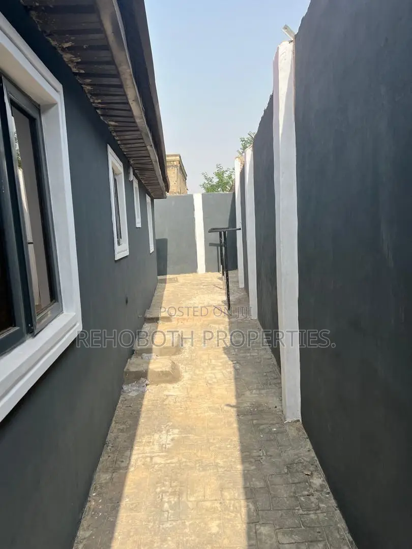 2bdrm Bungalow in Dove Estate, Akala Express for rent