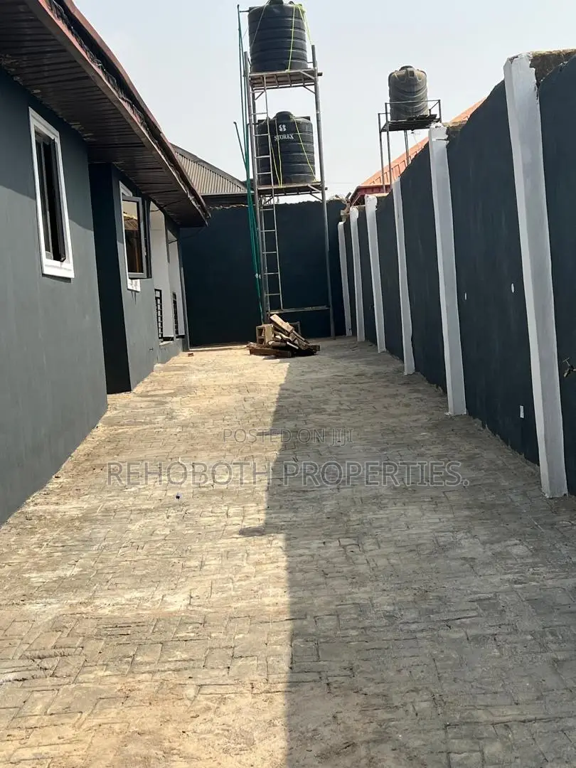 2bdrm Bungalow in Dove Estate, Akala Express for rent