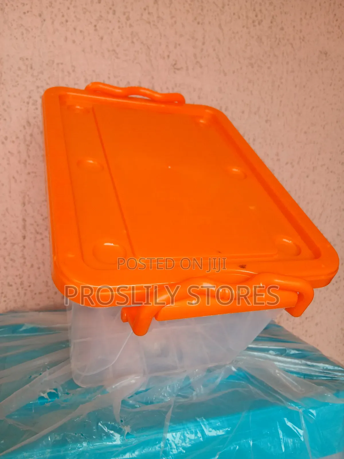 Small Plastic Boxes 12/10litres