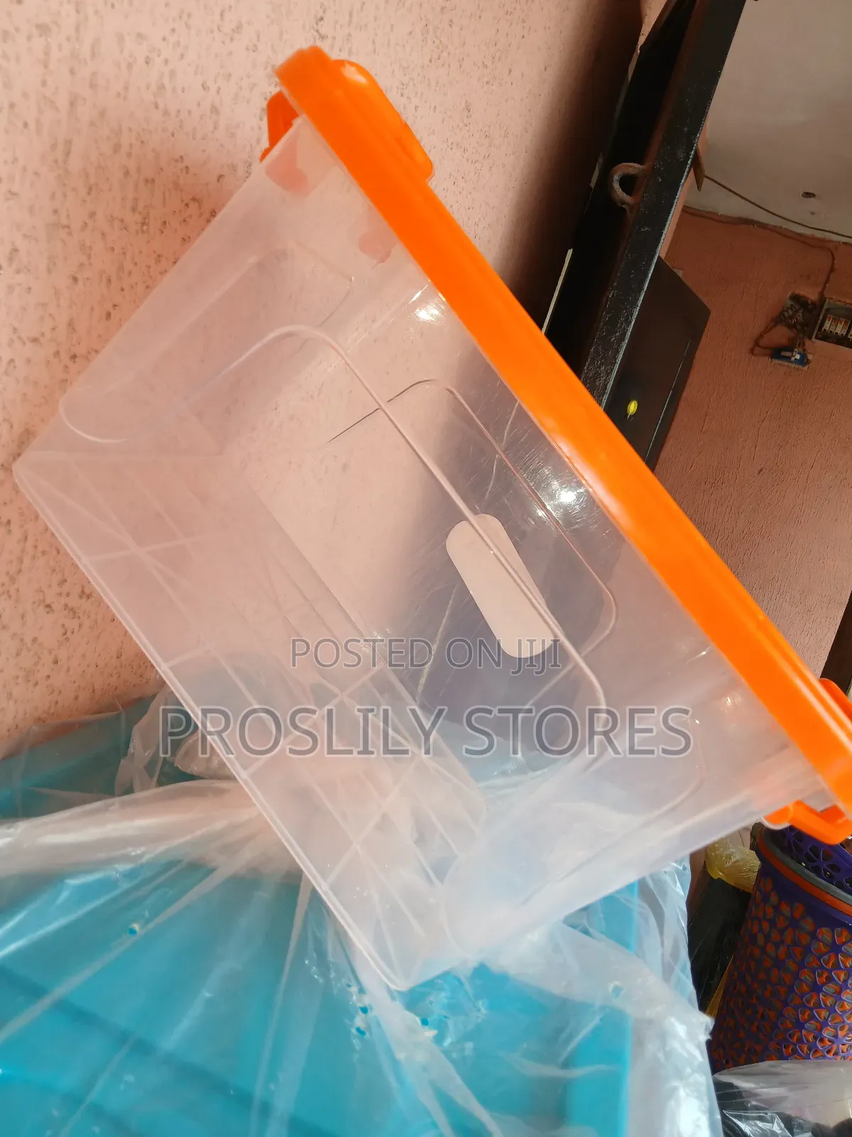 Small Plastic Boxes 12/10litres