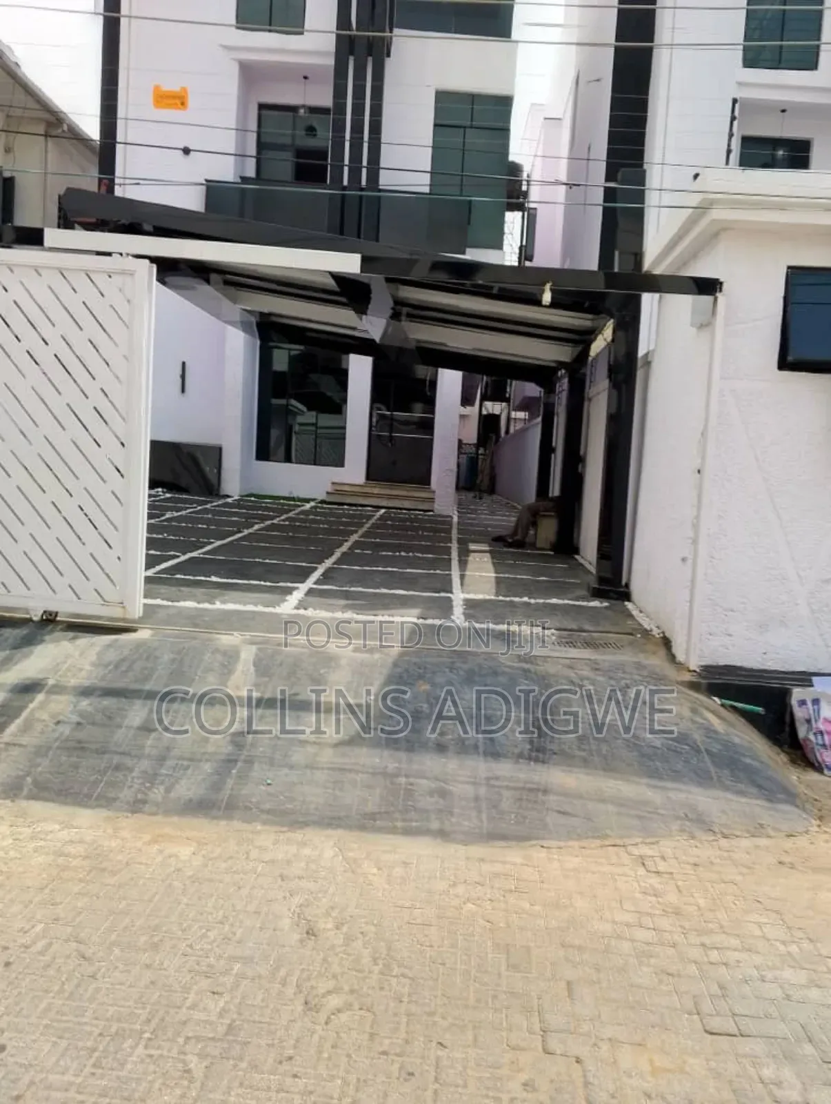 5bdrm Duplex in Before Round About, Chevron for sale