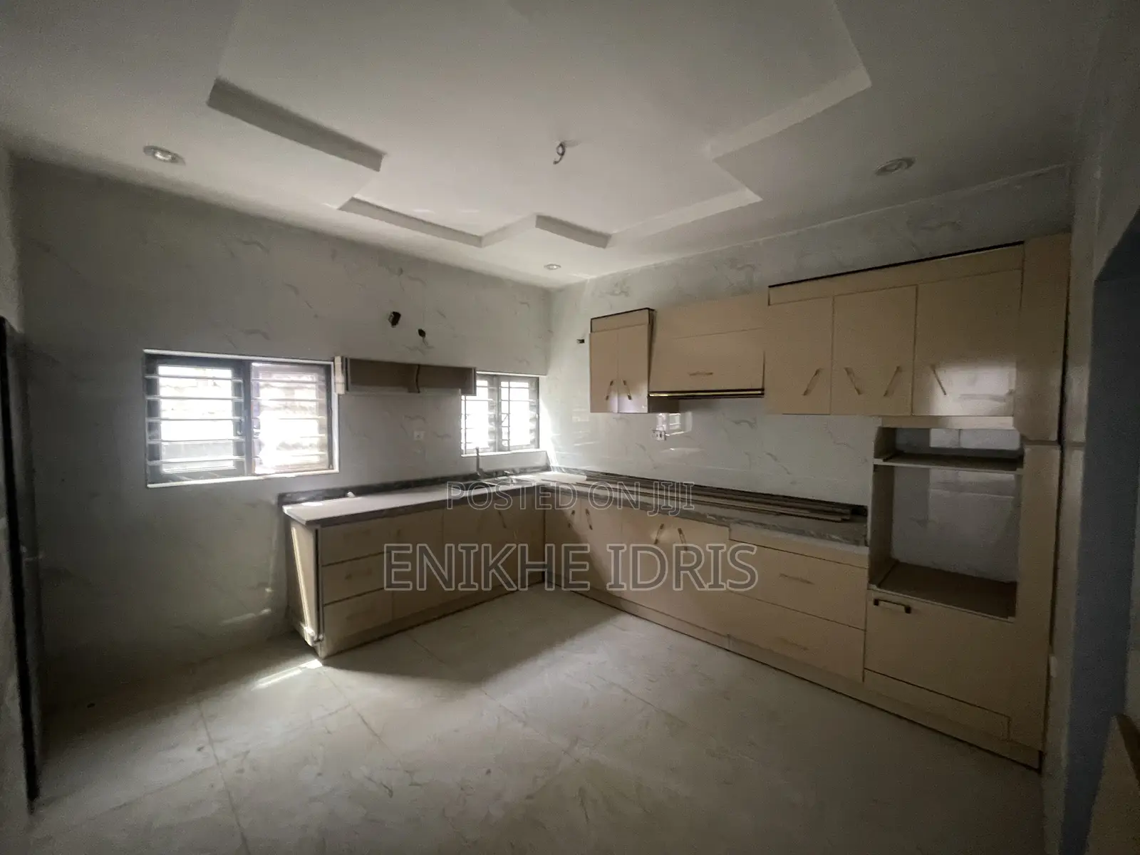 5bdrm Duplex in Rock, Sabon Lugbe for sale