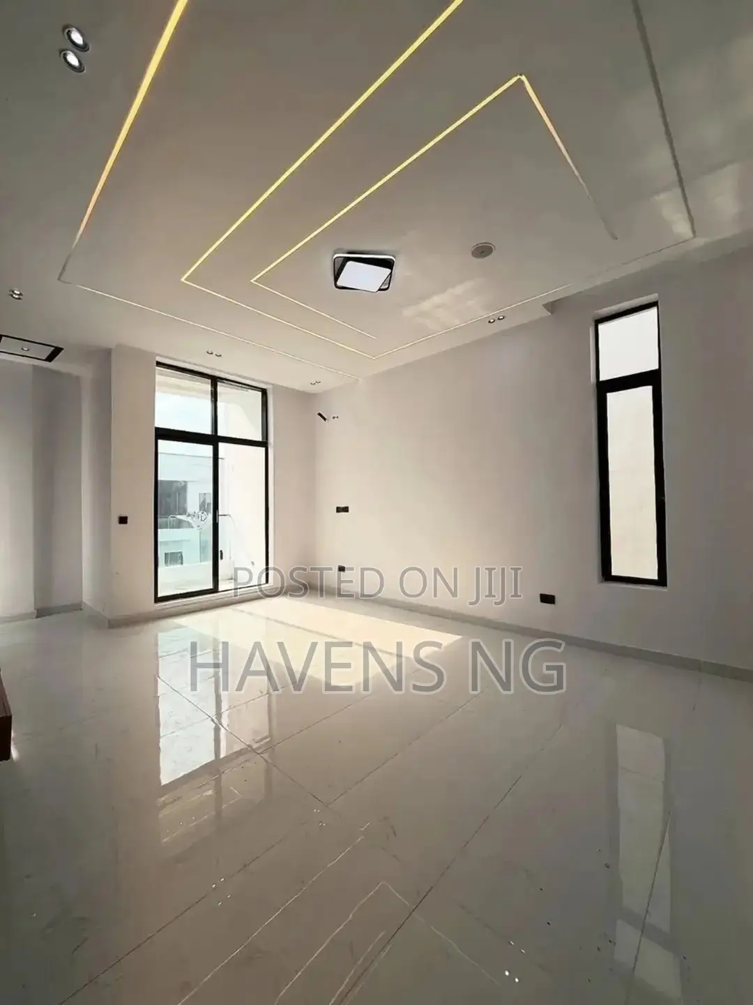 5bdrm Duplex in Lekki Phase 2 for sale