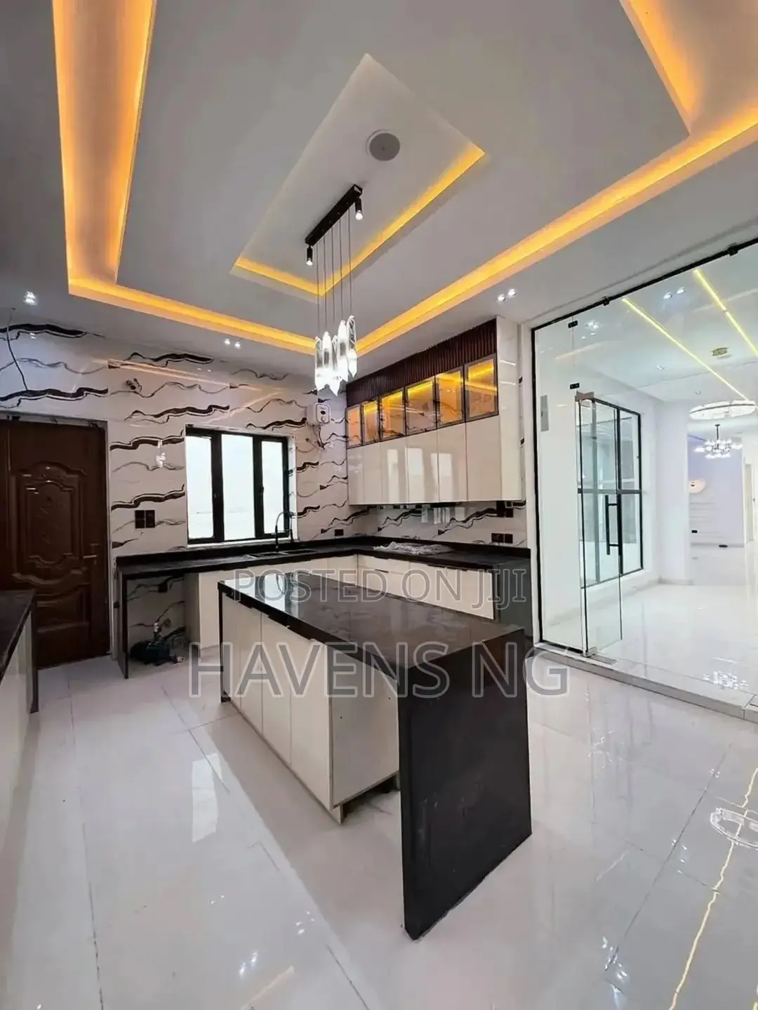 5bdrm Duplex in Lekki Phase 2 for sale