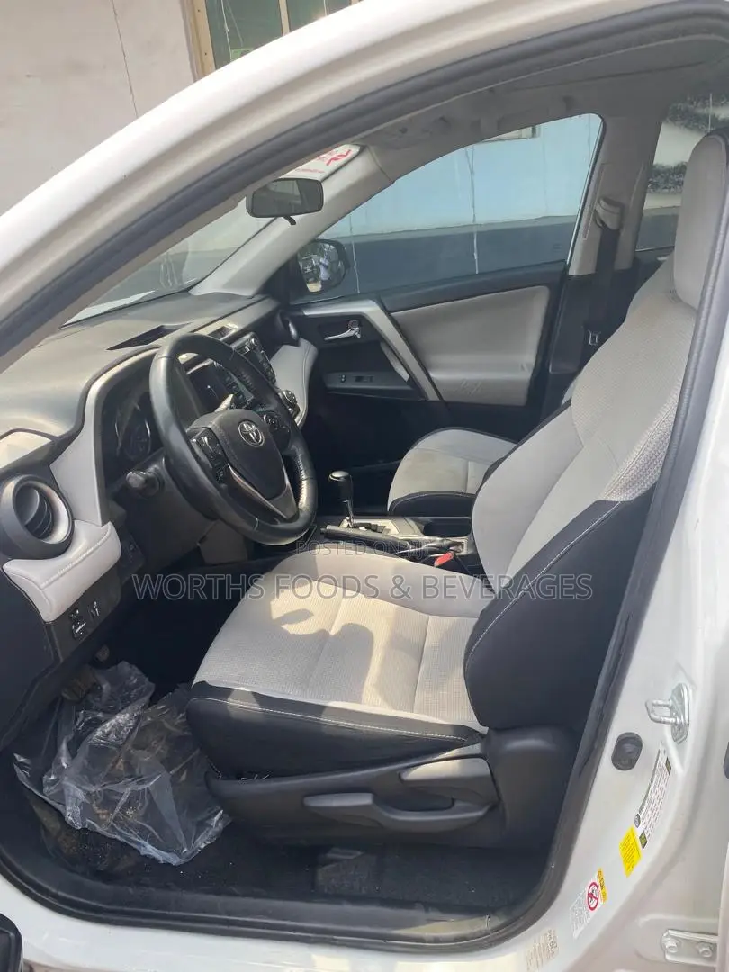 Toyota RAV4 2016 White
