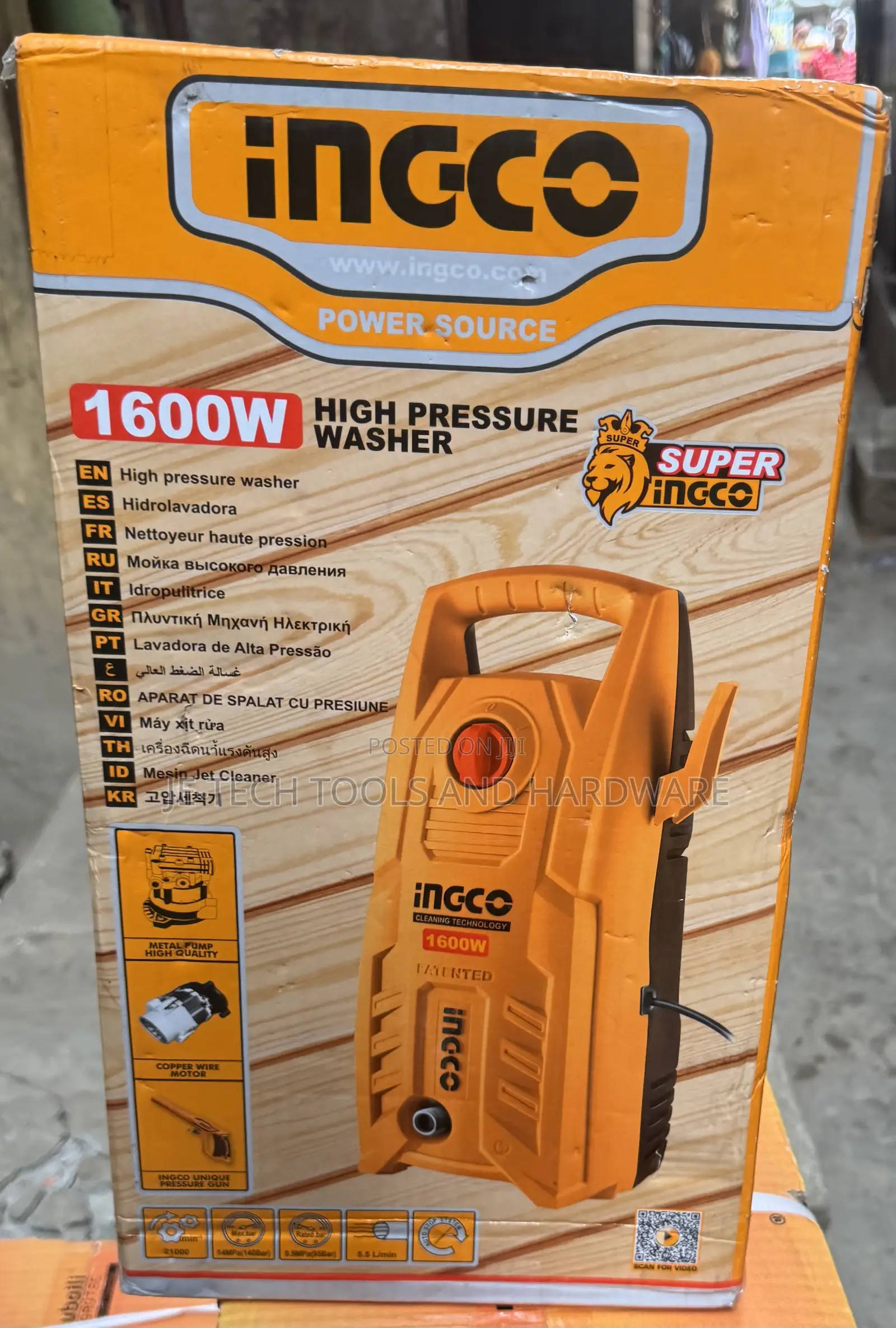 High Pressure Washer With A 1600w Motor.