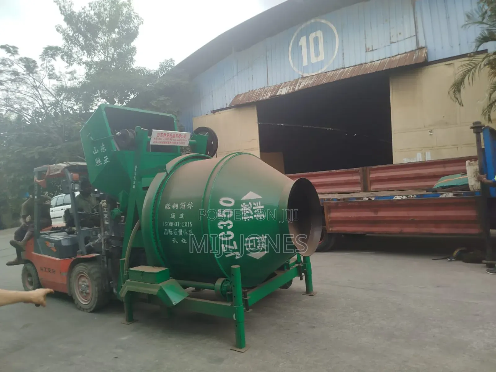 *Jzc350 Self-Loading Mixer – Perfect for Small Projects*