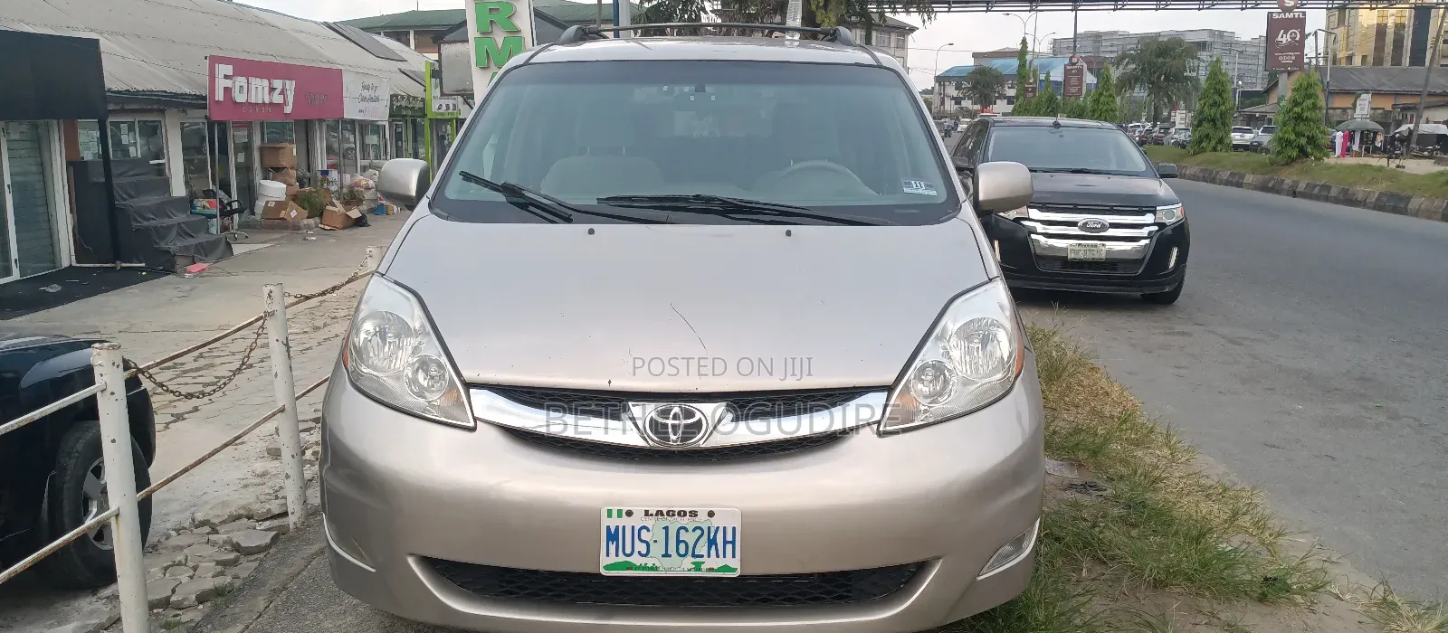 Toyota Sienna CE 7 Passenger 2010 Gold