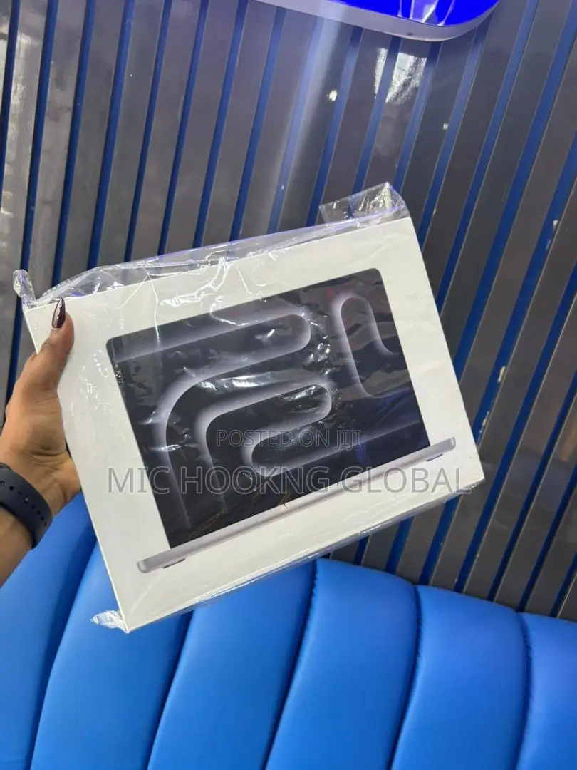 New Laptop Apple Macbook Pro 2025 M5 14-Inch 16GB Apple M5 SSD 512GB