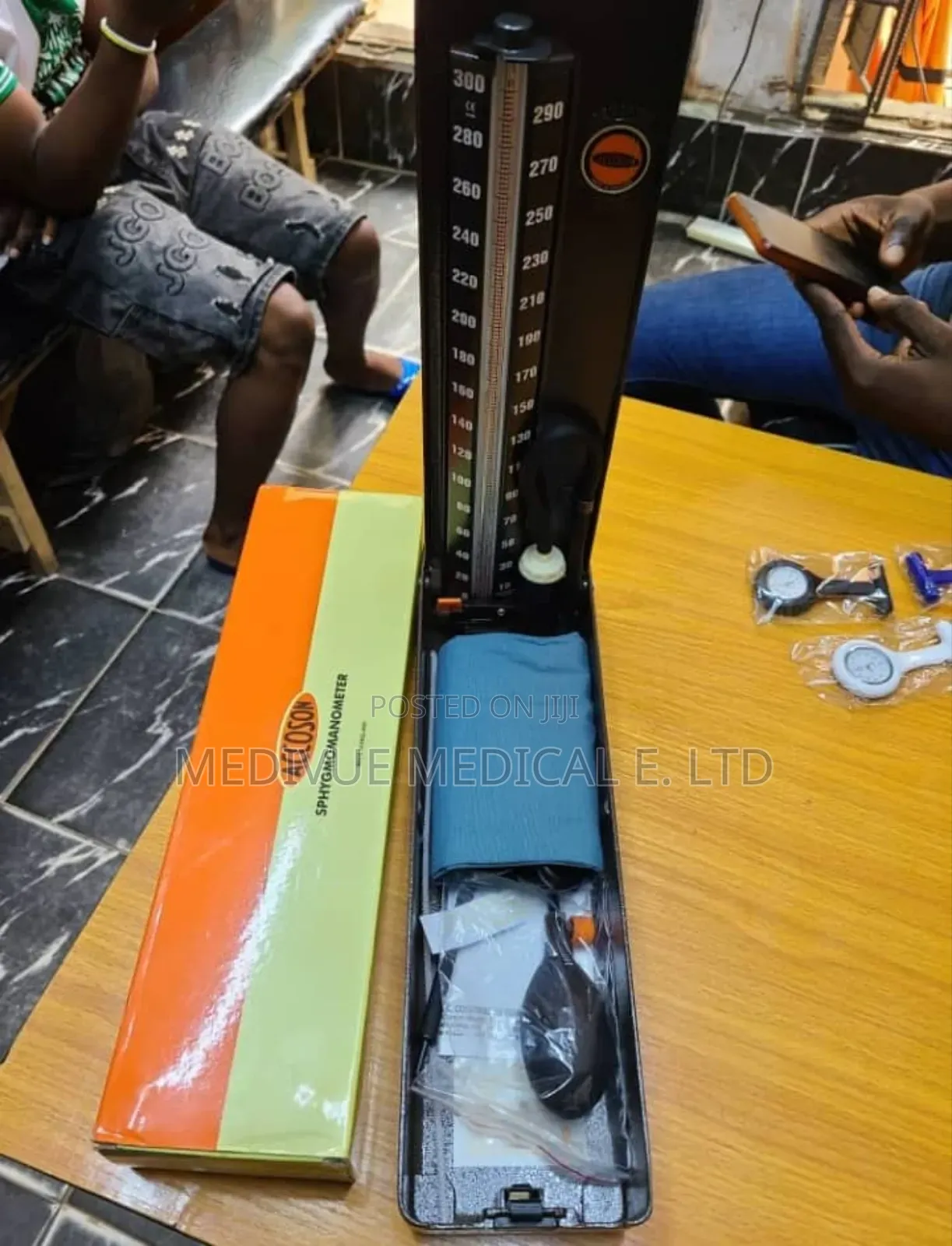 Tabletop Accosson Sphyp