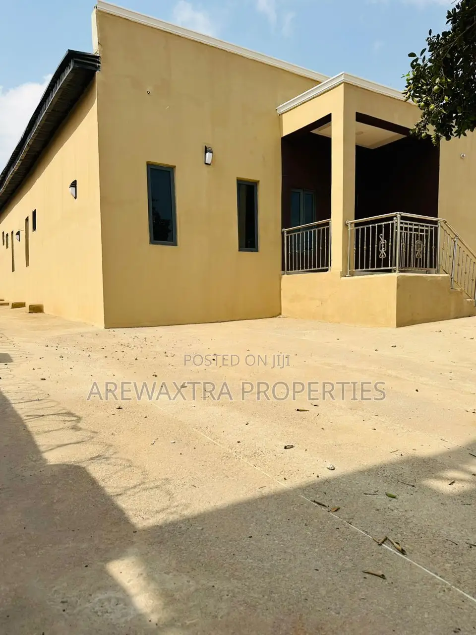 5bdrm Bungalow in Ayegoro Estate, Akobo for sale