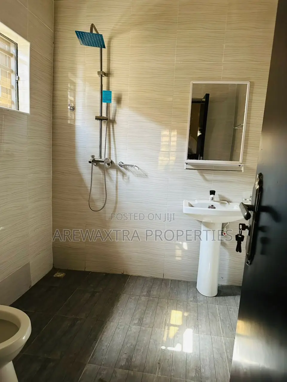 5bdrm Bungalow in Ayegoro Estate, Akobo for sale
