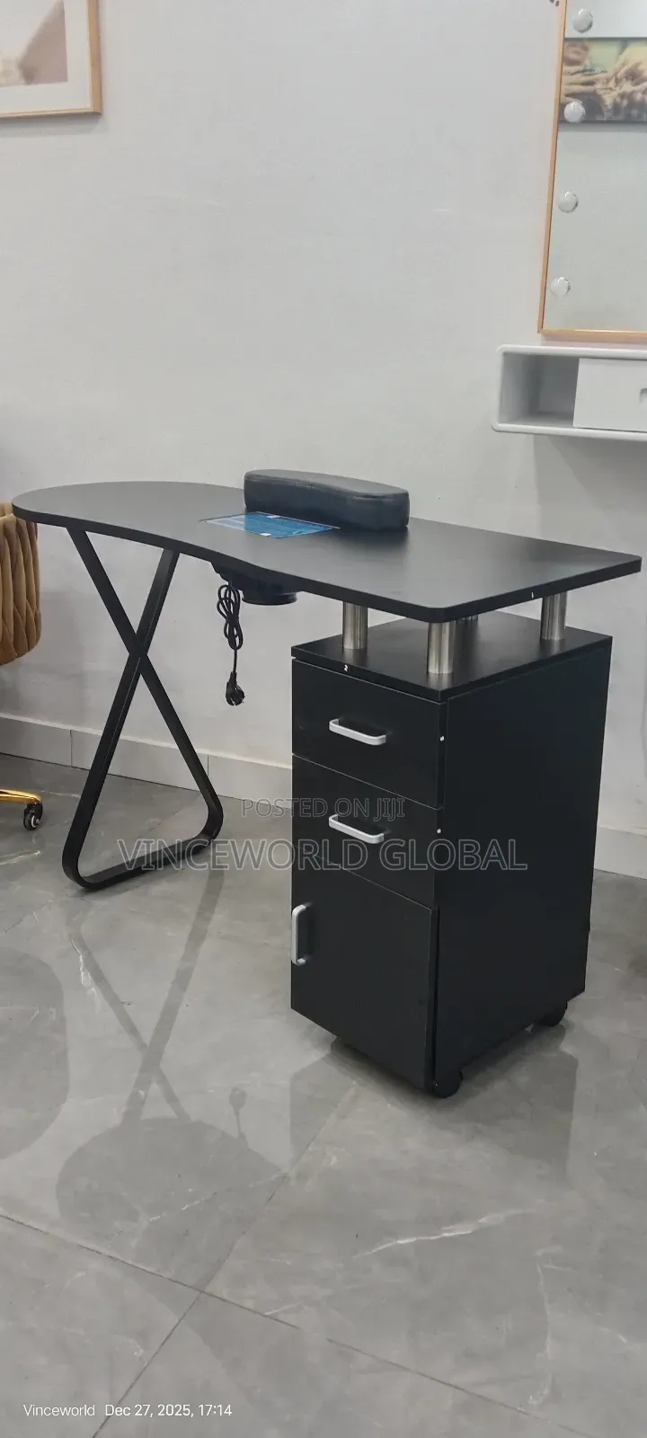 Classic Manicure Table