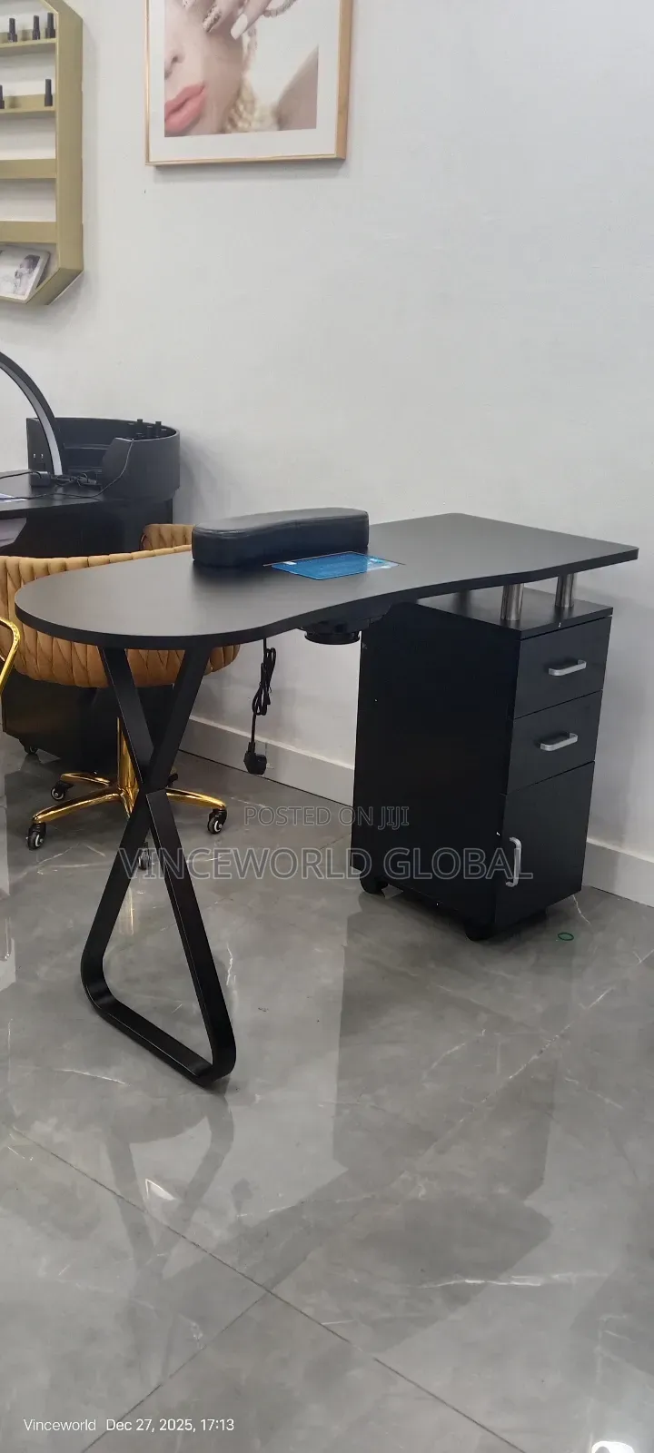 Classic Manicure Table