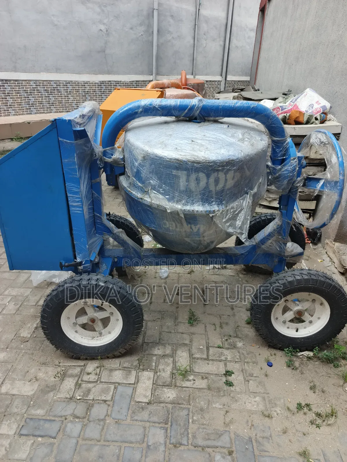 Concrete and Cement Mixer With Wheels 400lilers